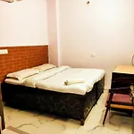 Hotel Cozy - Near Us Embassy
