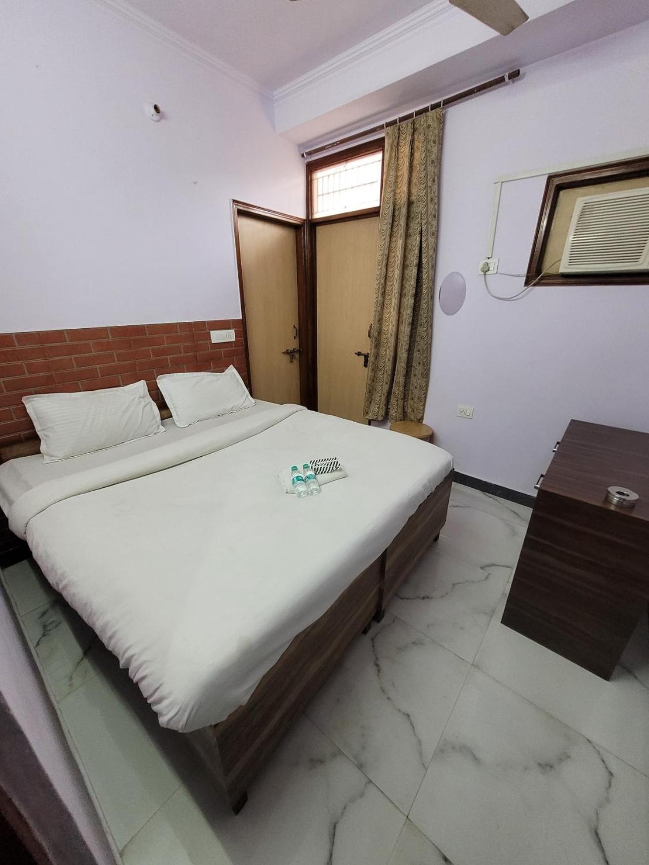 Guest house Cozy - Near Us Embassy New Delhi
