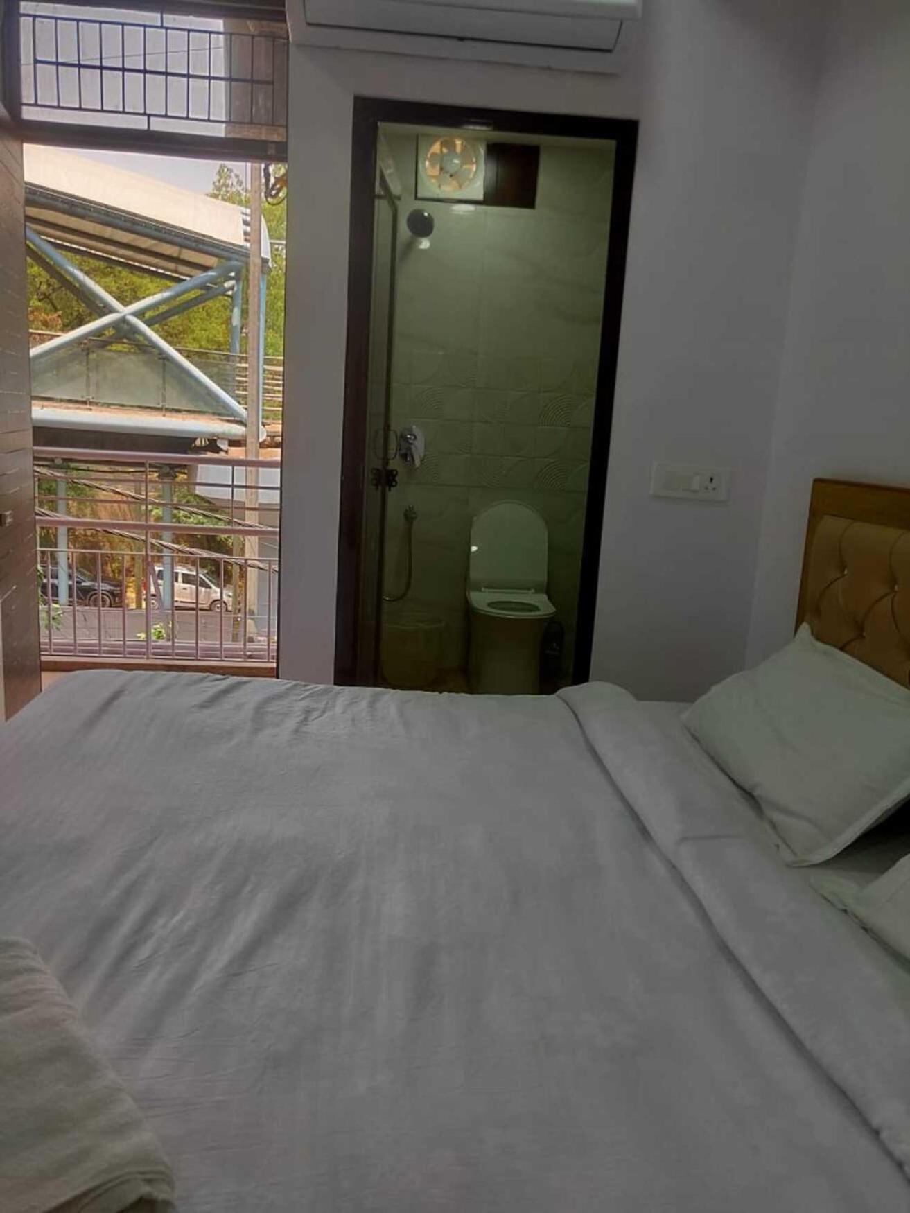 Guest house Cozy - Near Us Embassy New Delhi